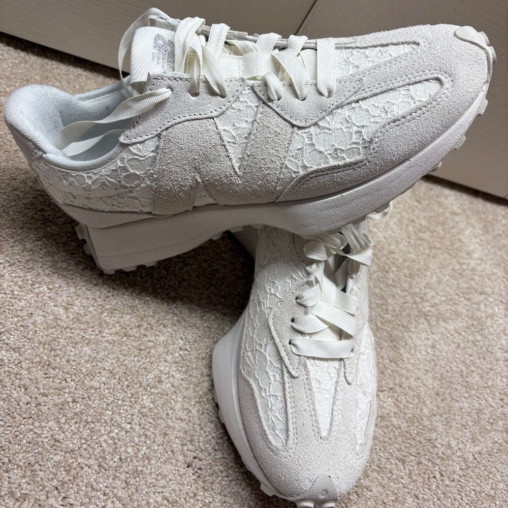 New Balance 327 Shoes